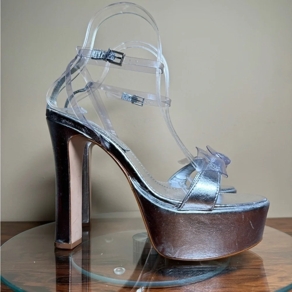 Schutz Elyda Platform Sandal - Prata / transparent - size 6.5